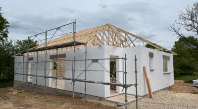 L’été en bois : pourquoi opter pour une maison en ossature bois est idéal en période de chaleur ?